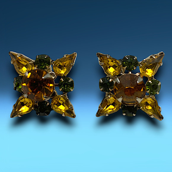 Vintage 1960's Green Gold Crystal Earrings Screw Back Runway Couture Mid Century - Picture 1 of 5